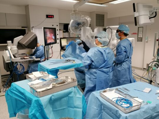 Eerste robotgeassisteerde ingreep te AZ Nikolaas voor dienst gynaecologie