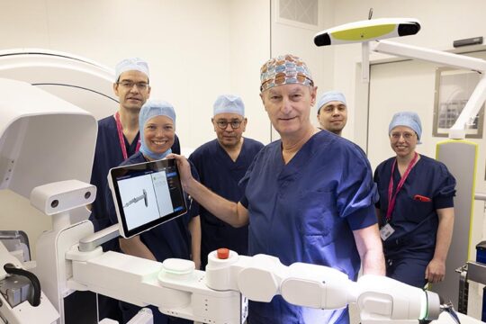 Vitaz bevestigt pioniersrol in robotchirurgie met komst van nieuwe robot voor spinale chirurgie